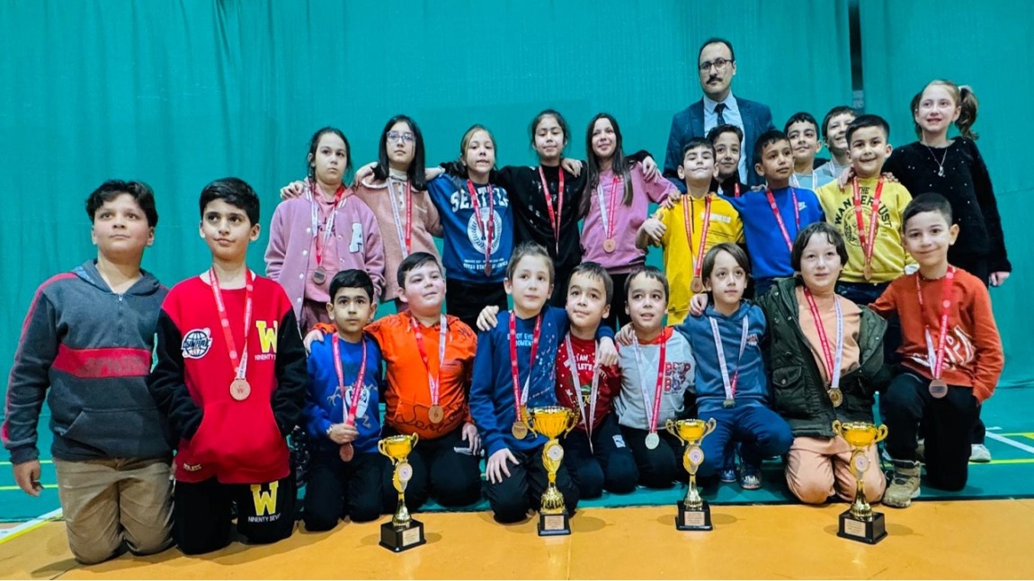 Burdur'da Yapılan Satranç Turnuvasında 5 Kupa